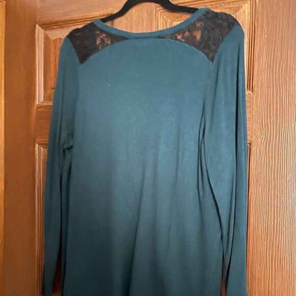 GREEN LACED NECK SWEATER - Picture 6 of 7